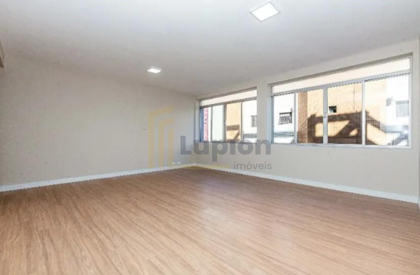 Apartamento amplo e reformado no Batel Água Verde  3 quartos  ...