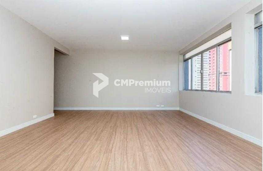 Apartamento amplo e reformado no Batel Água Verde  3 quartos  ...