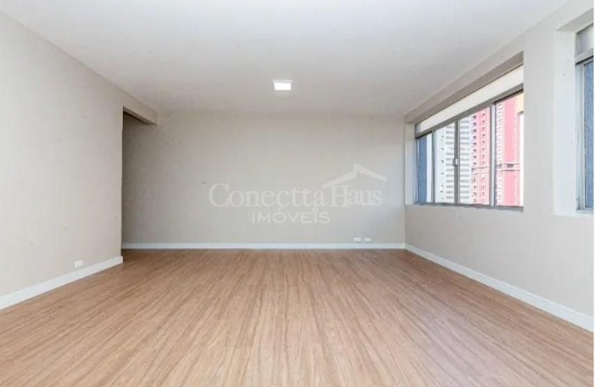 Apartamento amplo e reformado no Batel Água Verde  3 quartos  ...