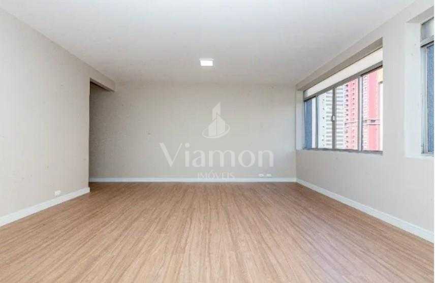 Apartamento amplo e reformado no Batel Água Verde  3 quartos  ...