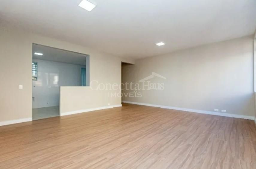 Apartamento amplo e reformado no Batel Água Verde  3 quartos  ...