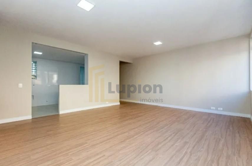 Apartamento amplo e reformado no Batel Água Verde  3 quartos  ...