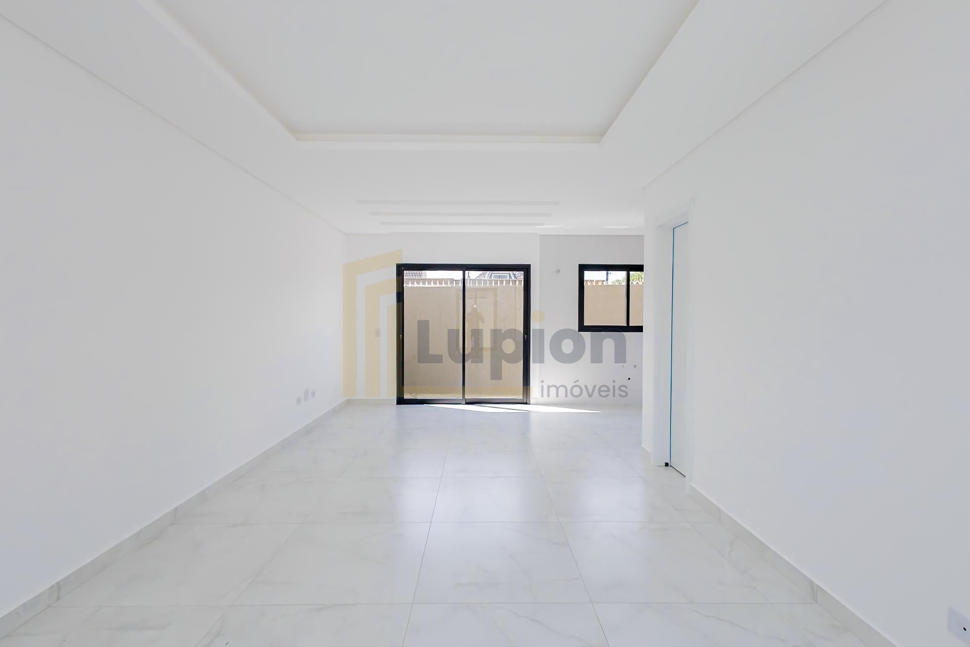 Sobrado de Alto Padrão com 3 Quartos, Suíte e Conforto Exclusivo