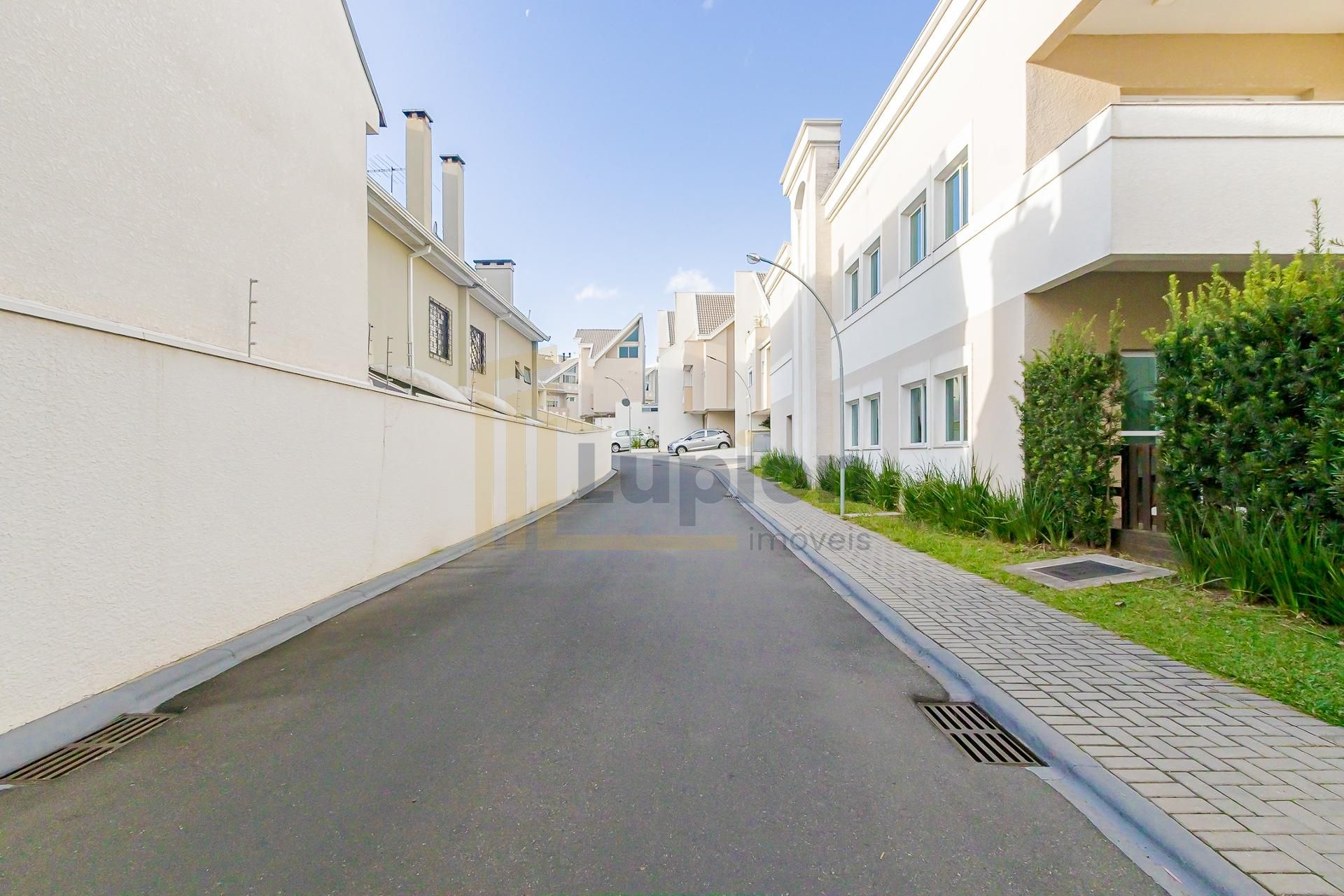 Sobrado Triplex Mobiliado no Jardim das Américas, Residencial ...