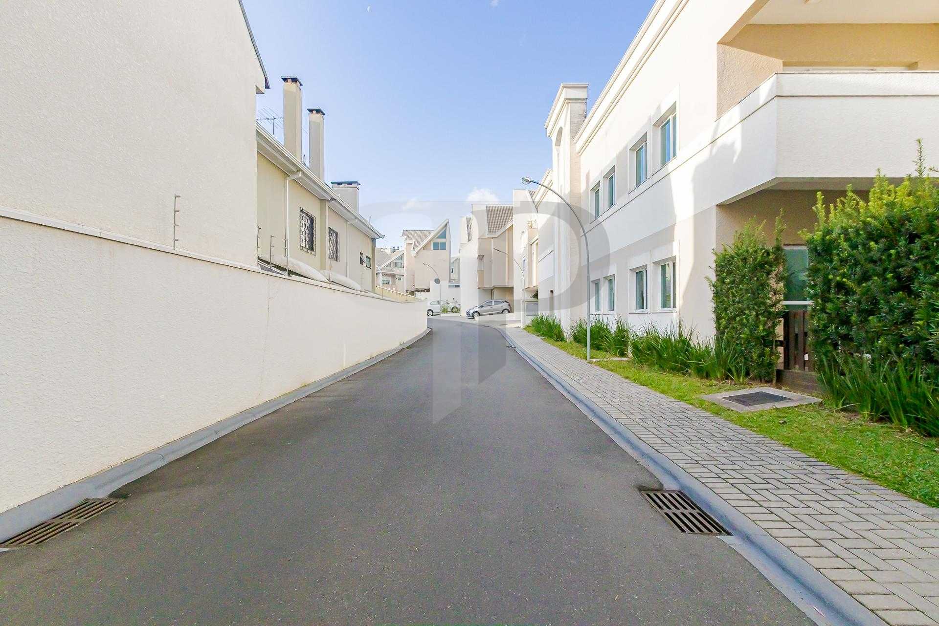 Sobrado Triplex Mobiliado no Jardim das Américas, Residencial ...