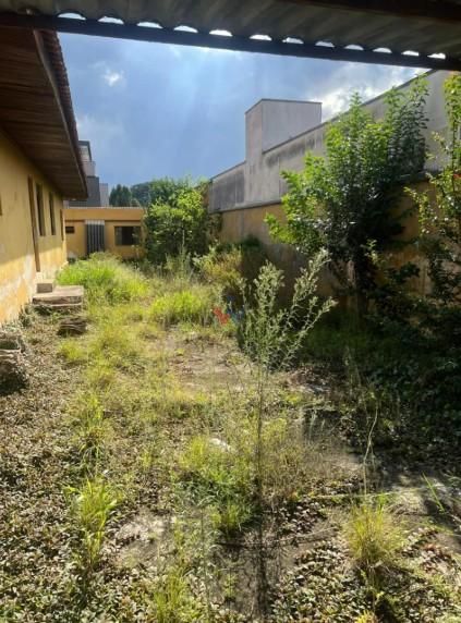 Terreno 490m  à Venda no Jardim das Américas com Casa e Edícula