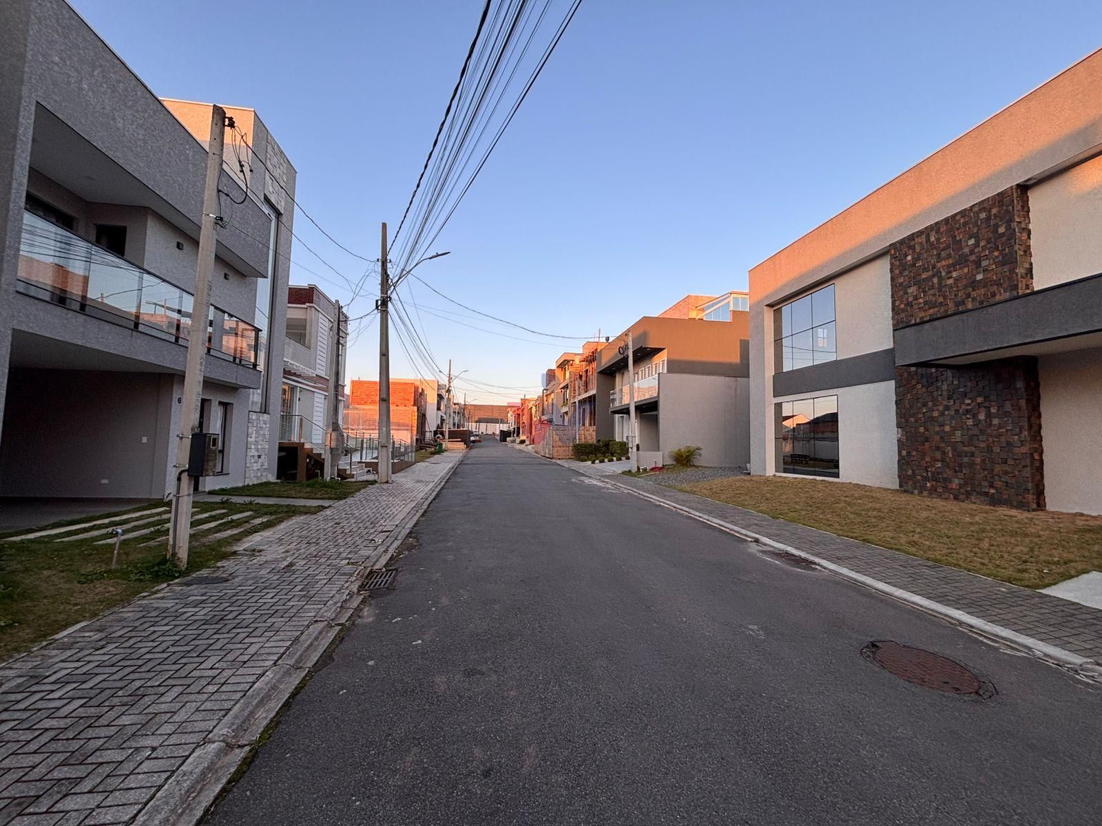 Construa já  terreno em Curitiba com projeto aprovado e condom...