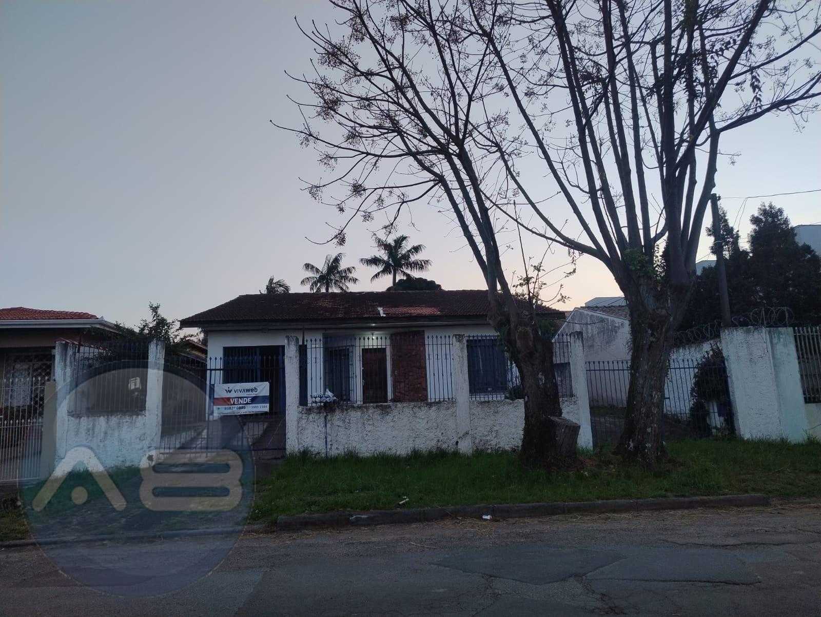 Casa com Amplo Terreno de 600 m  no Hauer  Excelente Oportunid...