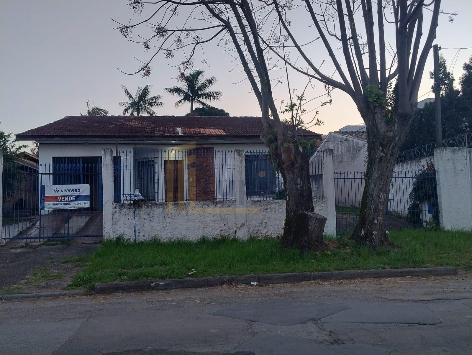 Casa com Amplo Terreno de 600 m  no Hauer  Excelente Oportunid...