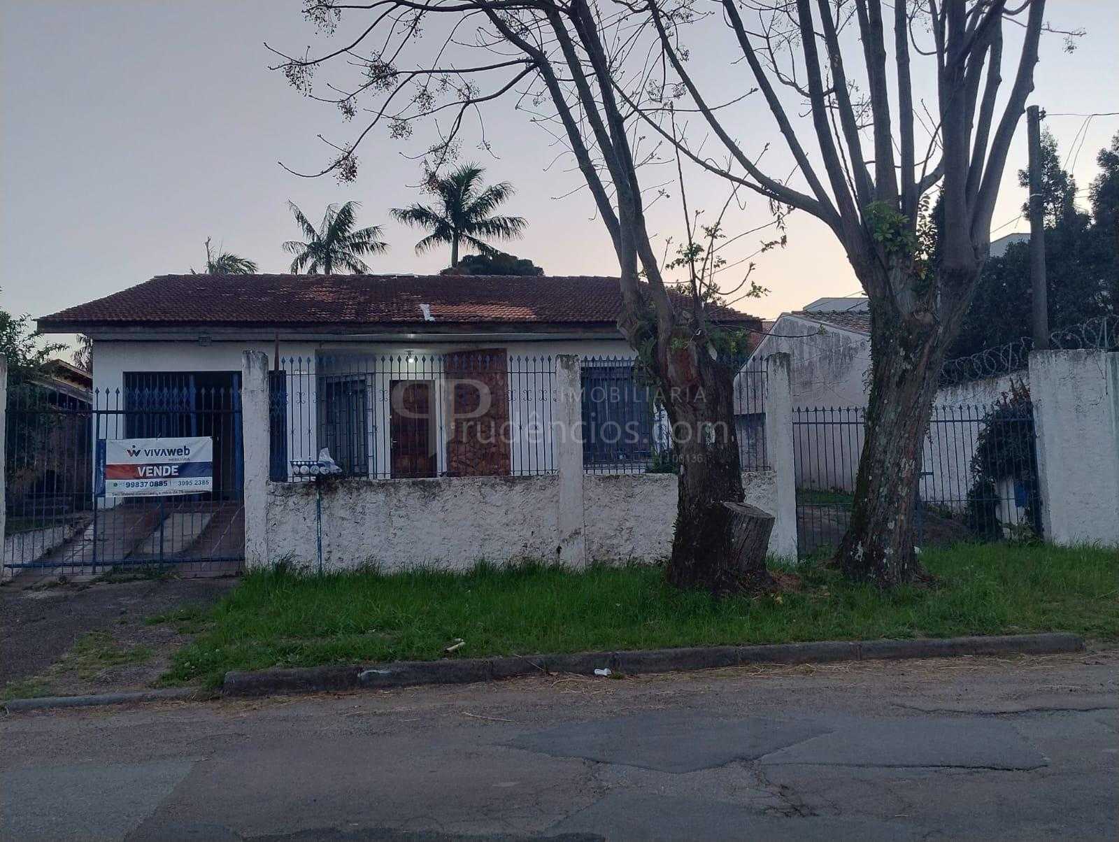 Casa com Amplo Terreno de 600 m  no Hauer  Excelente Oportunid...