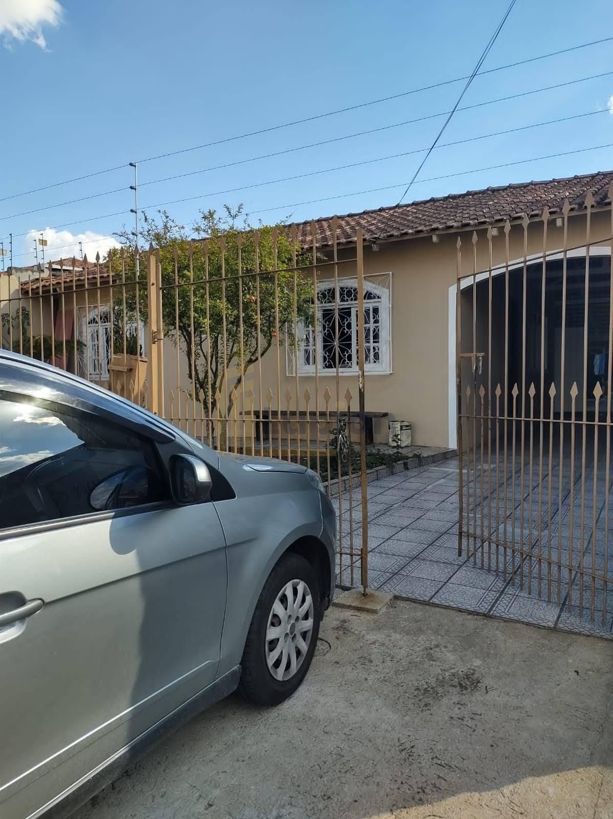 Oportunidade  Casa com Sobrado Grande no Capão Raso  Ideal par...