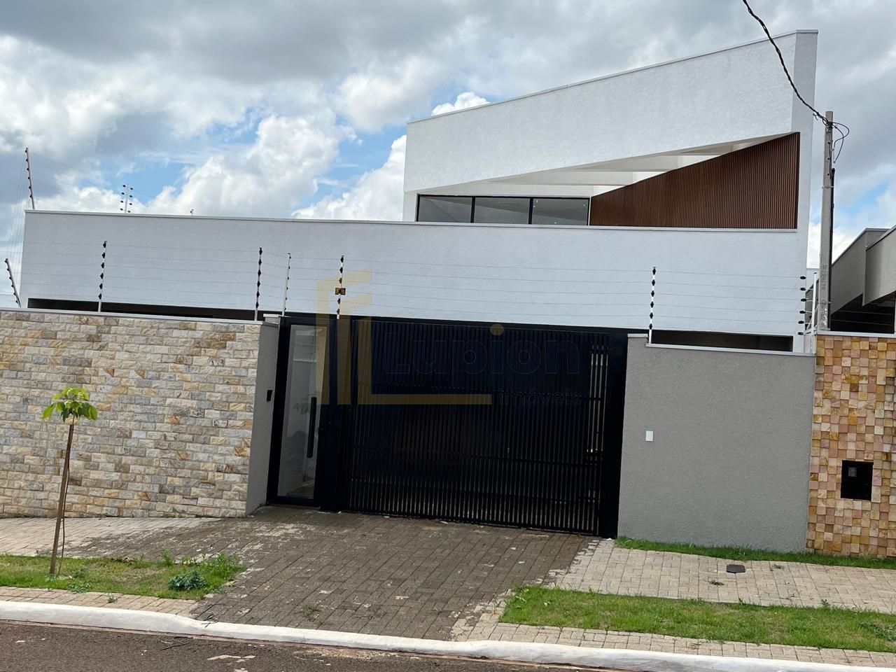 Casa no Jardim Munique com 3 Suítes, Piscina e Churrasqueira  ...