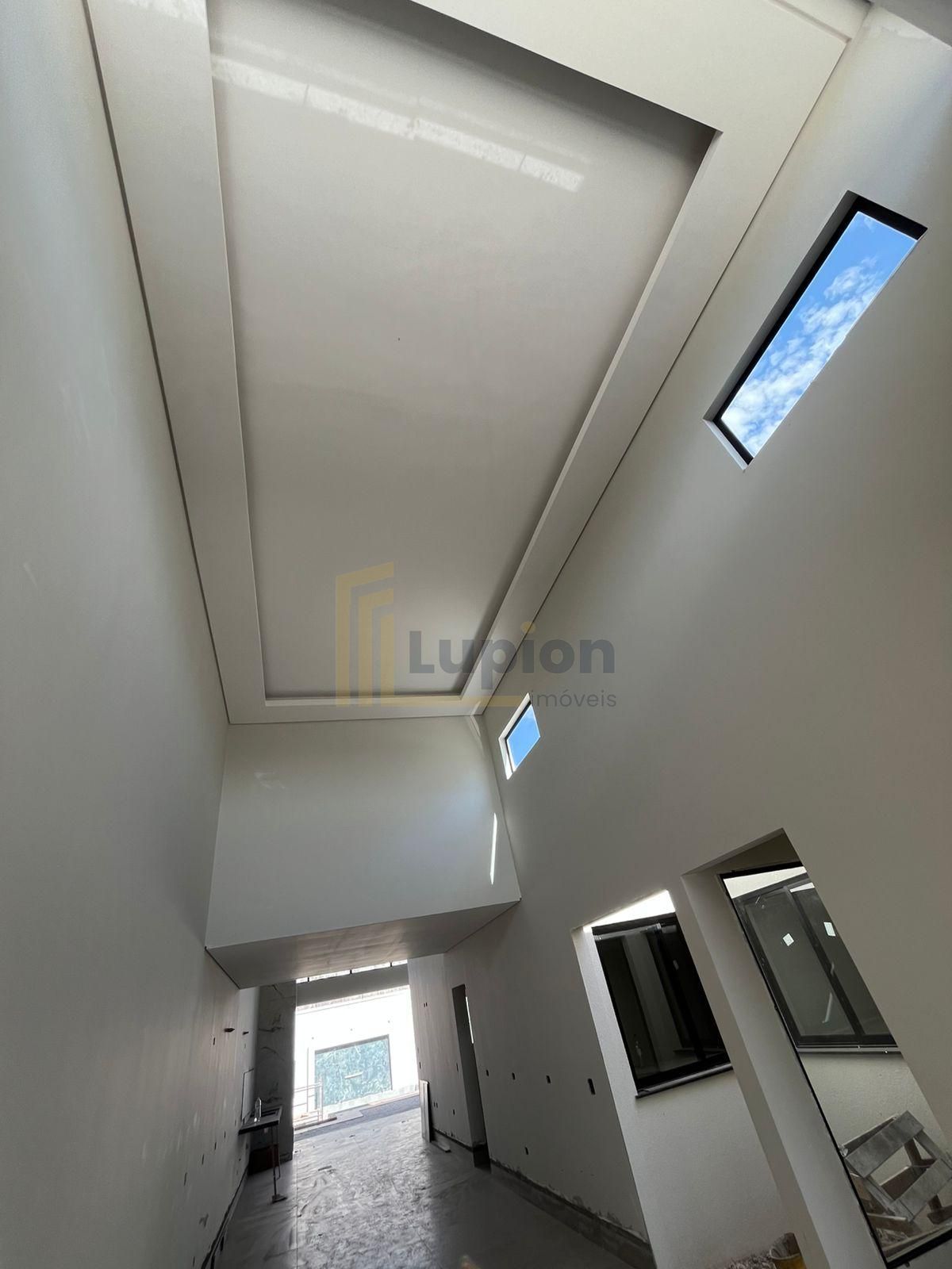 Luxuosa Casa de 3 Suítes com Piscina e Área Gourmet  Conforto ...