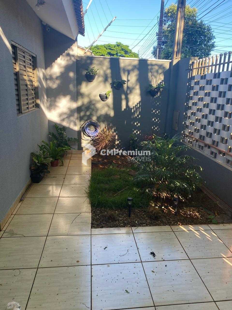 Casa à Venda no Jardim Ipanema, 3 Quartos, Suíte e Quintal par...