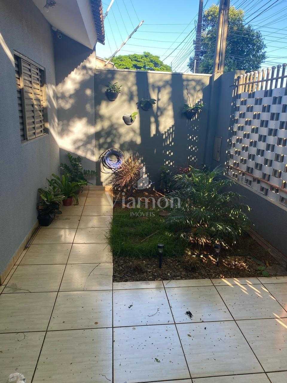 Casa à Venda no Jardim Ipanema, 3 Quartos, Suíte e Quintal par...