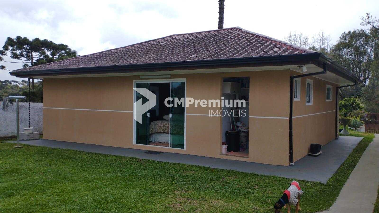 Casa ampla com 3 quartos em área verde, a 5 km do centro