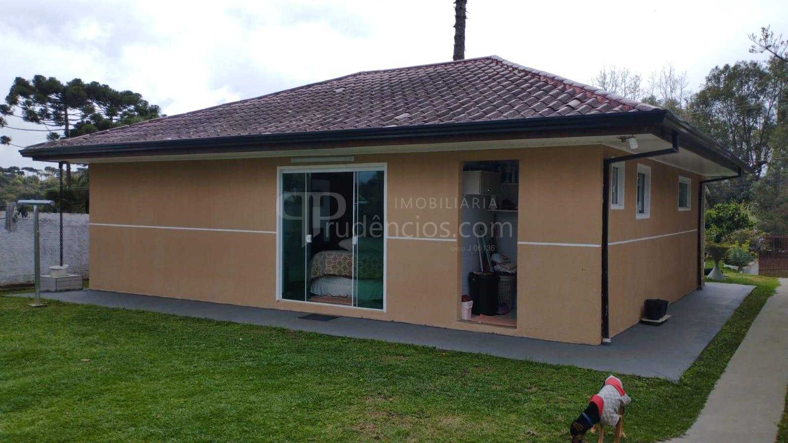 Casa ampla com 3 quartos em área verde, a 5 km do centro