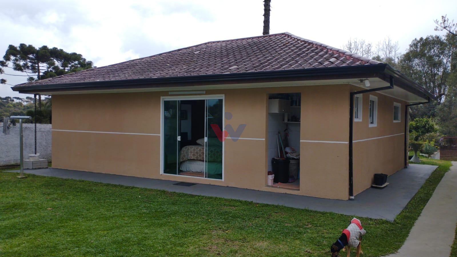 Casa ampla com 3 quartos em área verde, a 5 km do centro