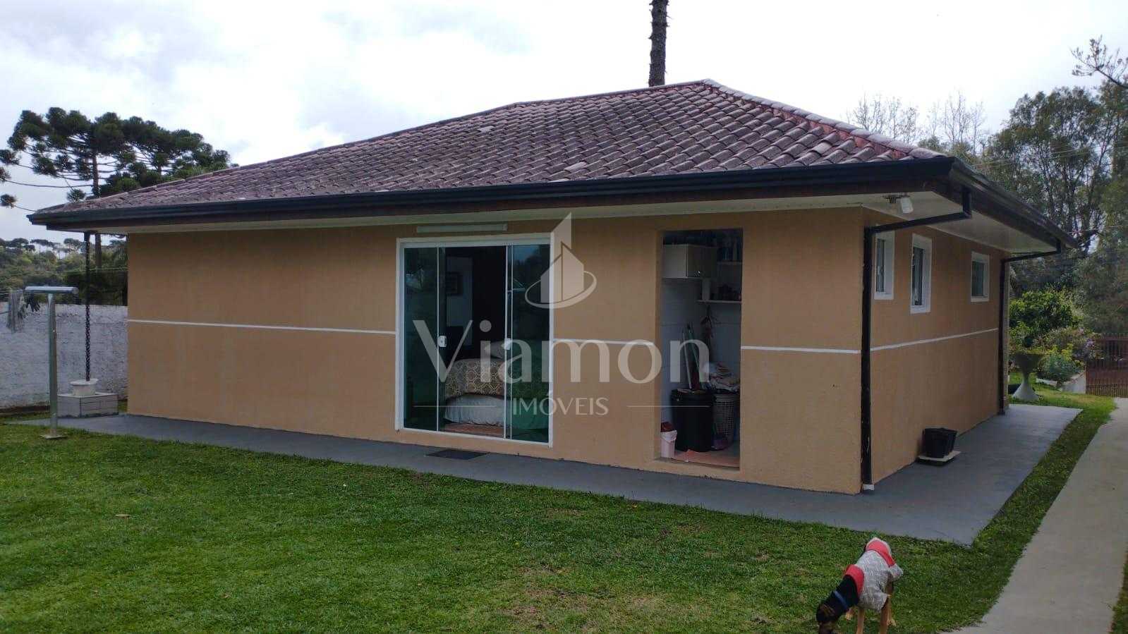 Casa ampla com 3 quartos em área verde, a 5 km do centro