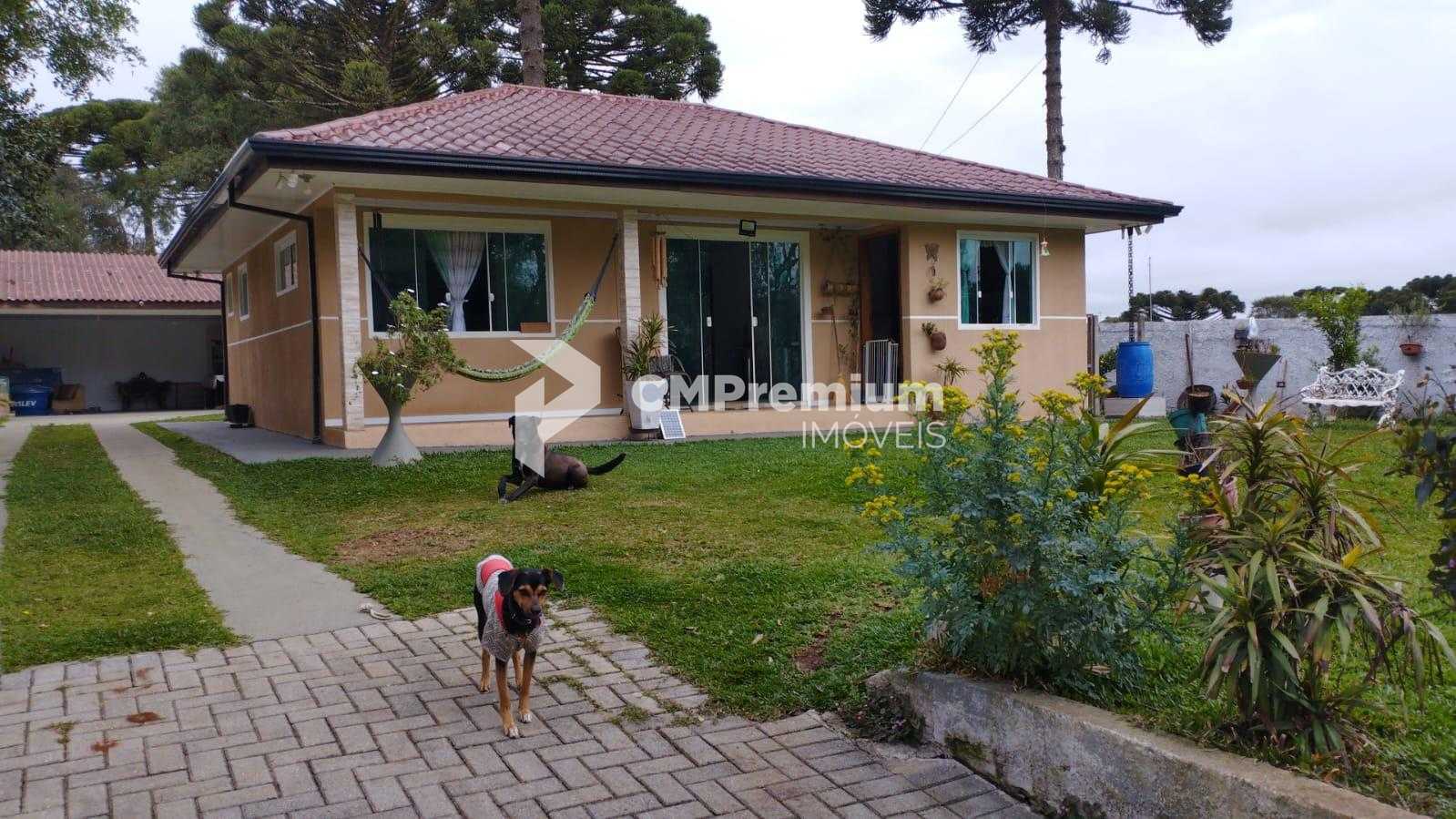 Casa ampla com 3 quartos em área verde, a 5 km do centro