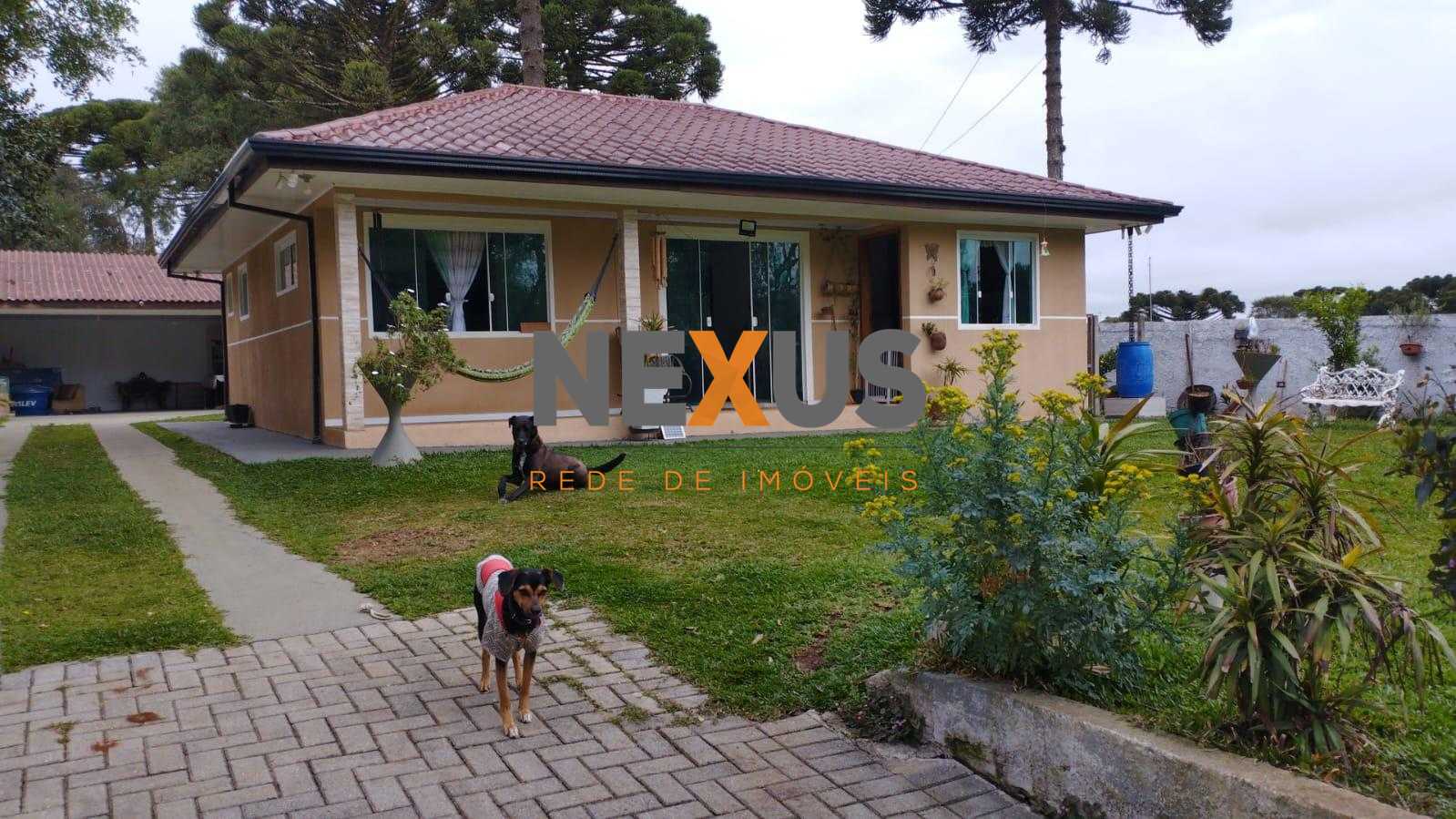 Casa ampla com 3 quartos em área verde, a 5 km do centro