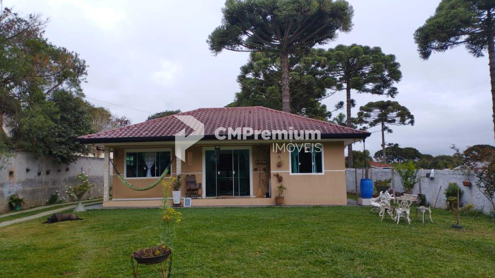 Casa ampla com 3 quartos em área verde, a 5 km do centro