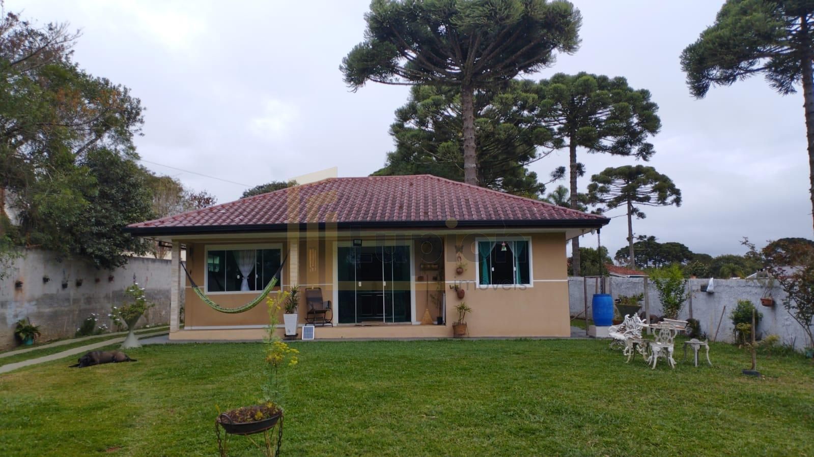 Casa ampla com 3 quartos em área verde, a 5 km do centro