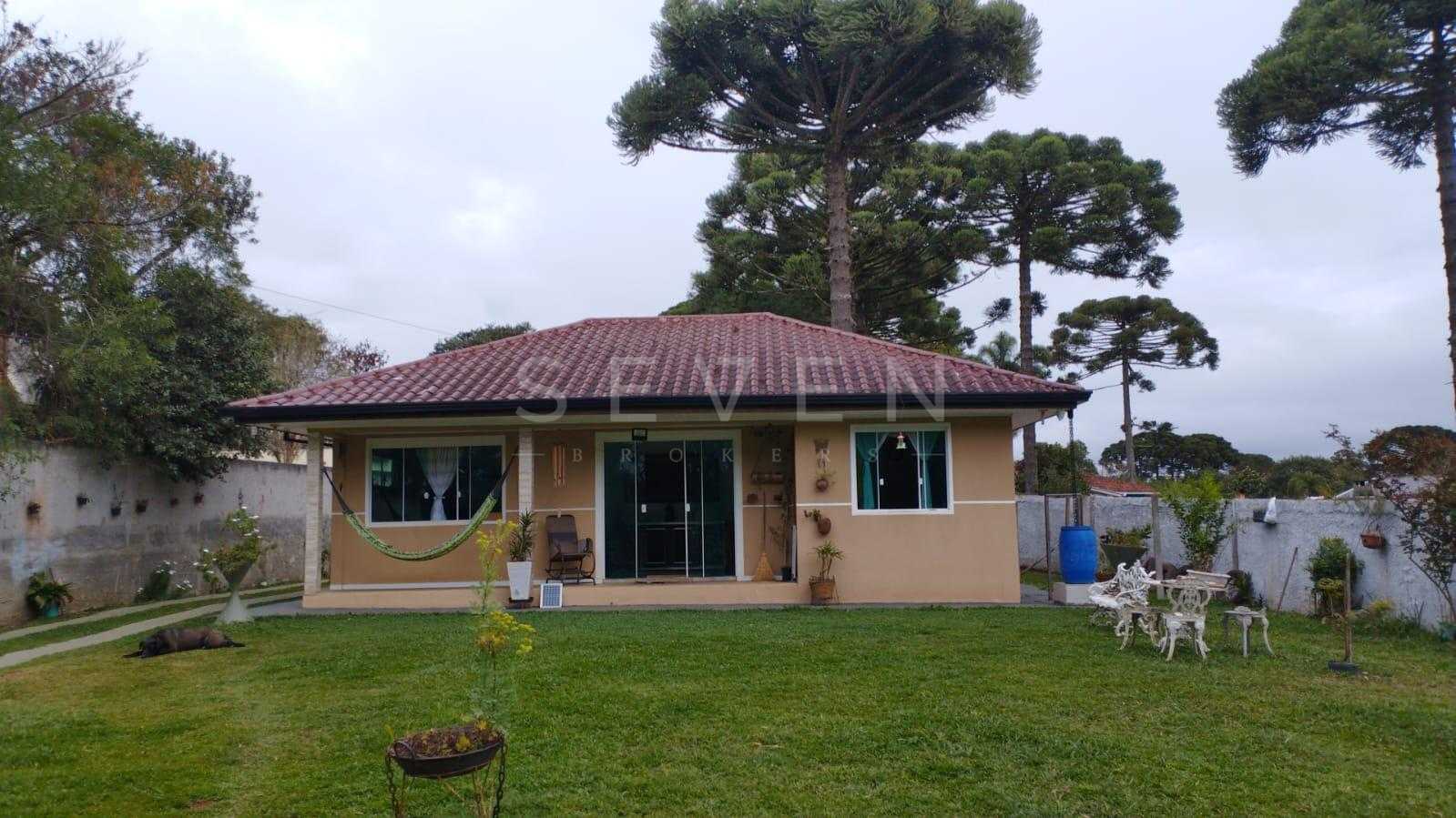 Casa ampla com 3 quartos em área verde, a 5 km do centro