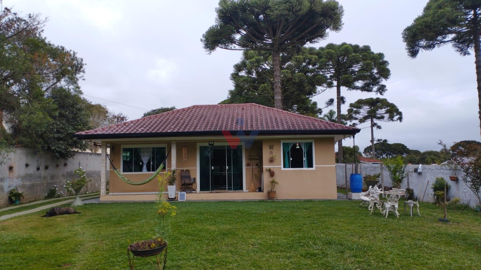 Casa ampla com 3 quartos em área verde, a 5 km do centro