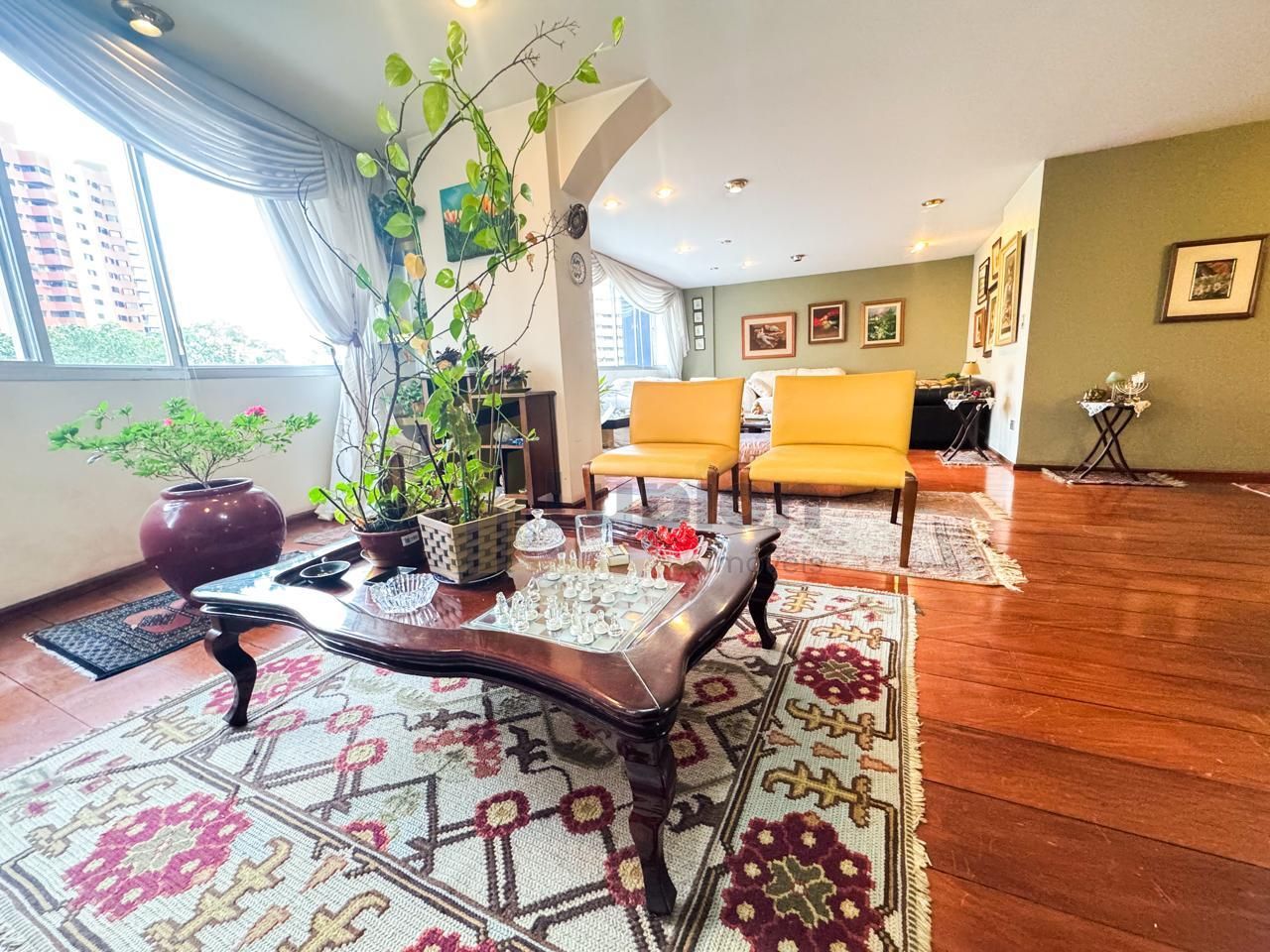 Apartamento de Alto Padrão no Água Verde, 262 m  de  Sofistica...