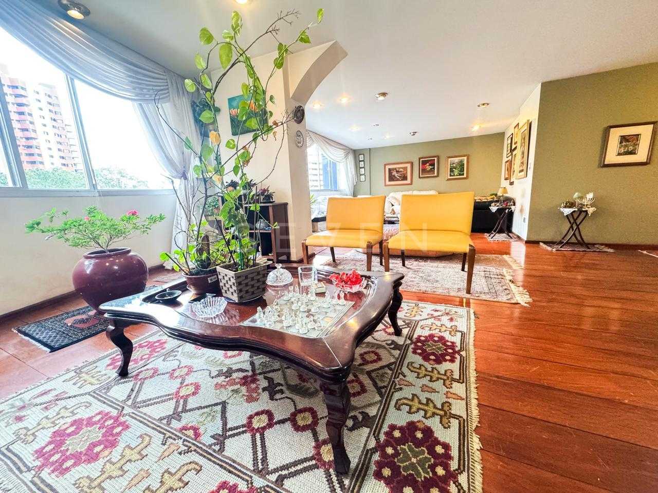 Apartamento de Alto Padrão no Água Verde, 262 m  de  Sofistica...