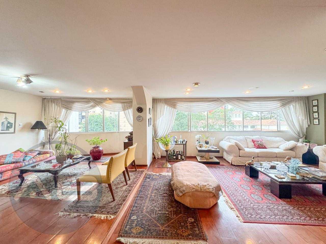 Apartamento de Alto Padrão no Água Verde, 262 m  de  Sofistica...