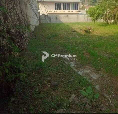 Terreno de Esquina 435 m  em Bairro Valorizado  Próximo ao Trê...