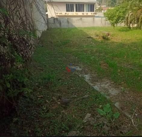 Terreno de Esquina 435 m  em Bairro Valorizado  Próximo ao Trê...