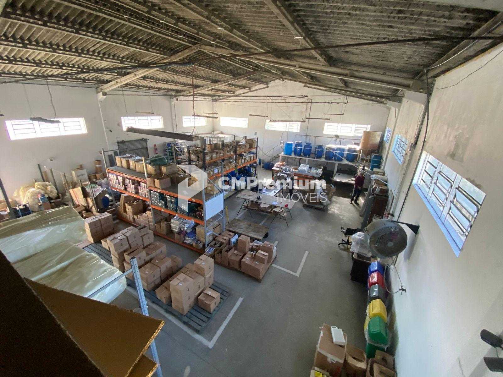 Galpão 440 m    Casas em Terreno 2.410 m   Zona Industrial e d...