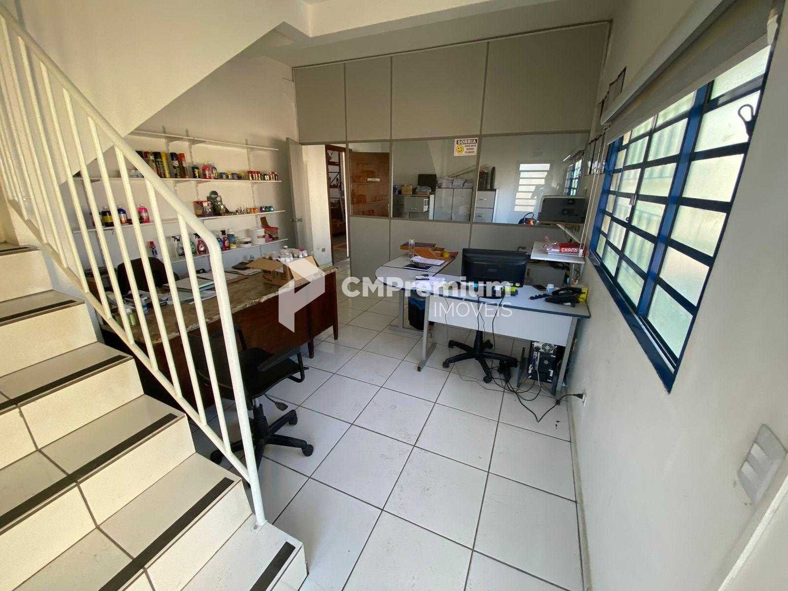 Galpão 440 m    Casas em Terreno 2.410 m   Zona Industrial e d...