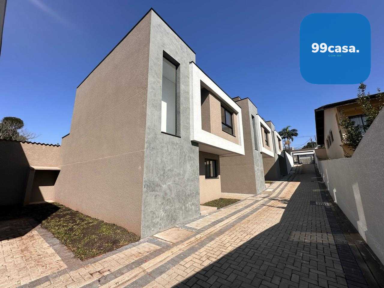 Sobrado Amplo no Santa Cândida com 3 Quartos, Suíte e Espaço G...