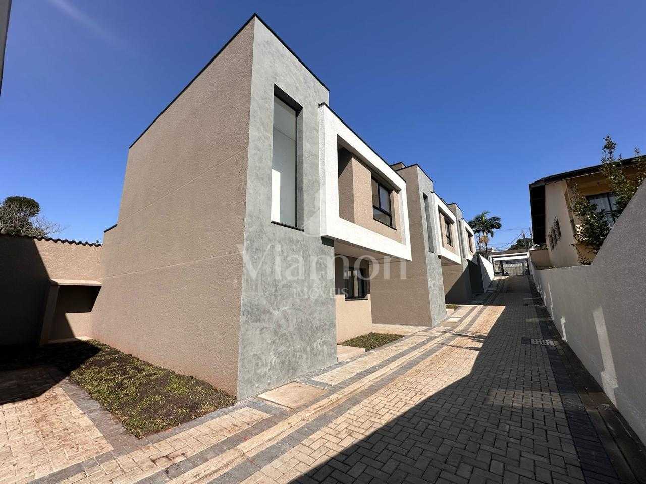 Sobrado Amplo no Santa Cândida com 3 Quartos, Suíte e Espaço G...