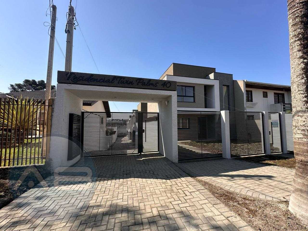 Sobrado Amplo no Santa C?ndida com 3 Quartos, Su?te e Espa?o G...