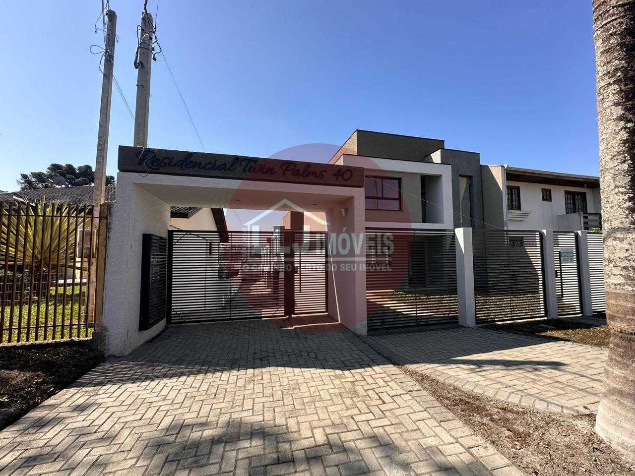 Sobrado Amplo no Santa Cândida com 3 Quartos, Suíte e Espaço Gourmet