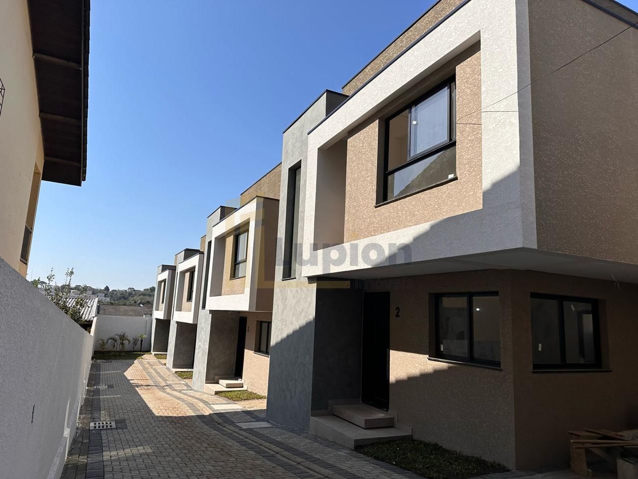 Sobrado Amplo no Santa Cândida com 3 Quartos, Suíte e Espaço G...