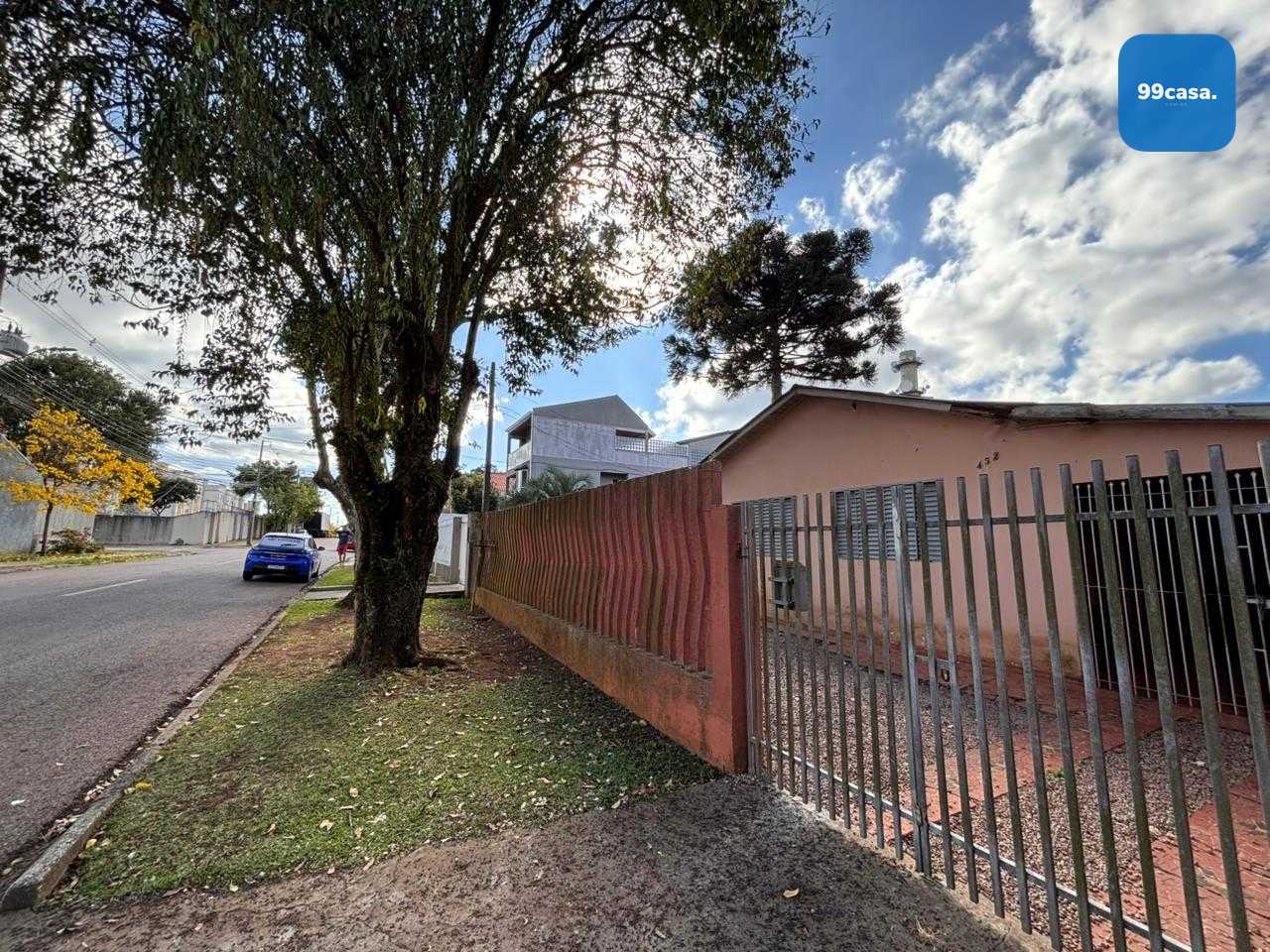 Terreno Amplo de 559m² no Capão Raso: Oportunidade para Invest...
