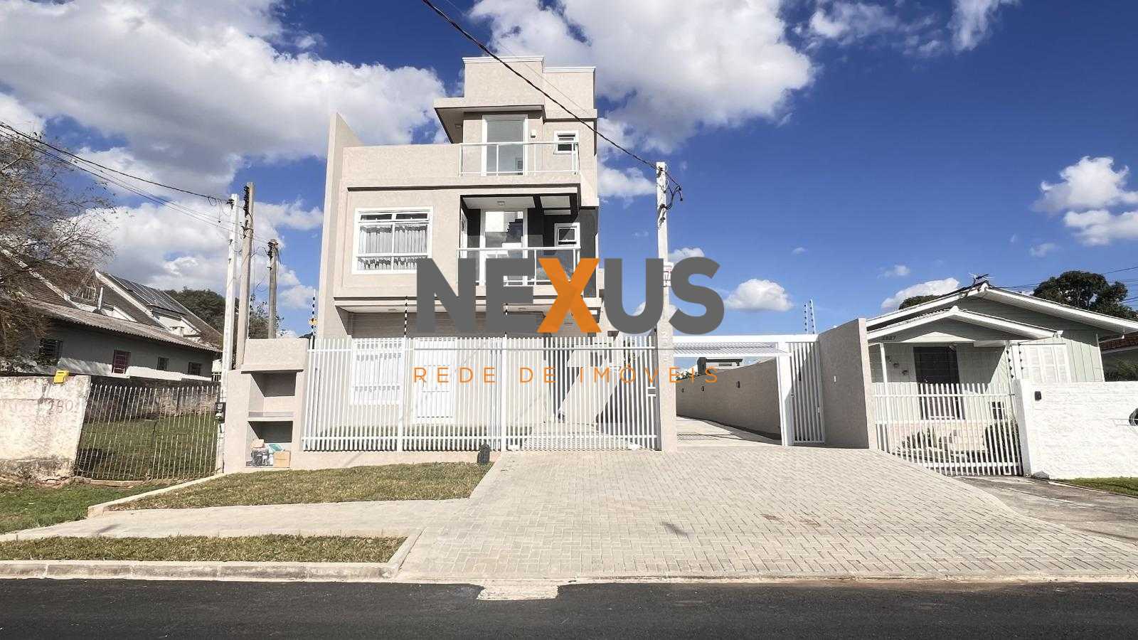 Sobrado no Boqueirão com 3 Quartos, Terraço Gourmet e Acabamen...