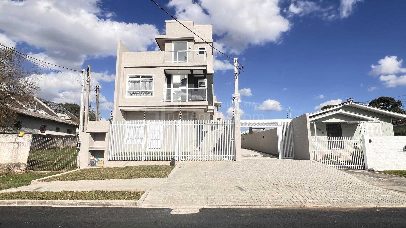 Sobrado no Boqueirão com 3 Quartos, Terraço Gourmet e Acabamen...