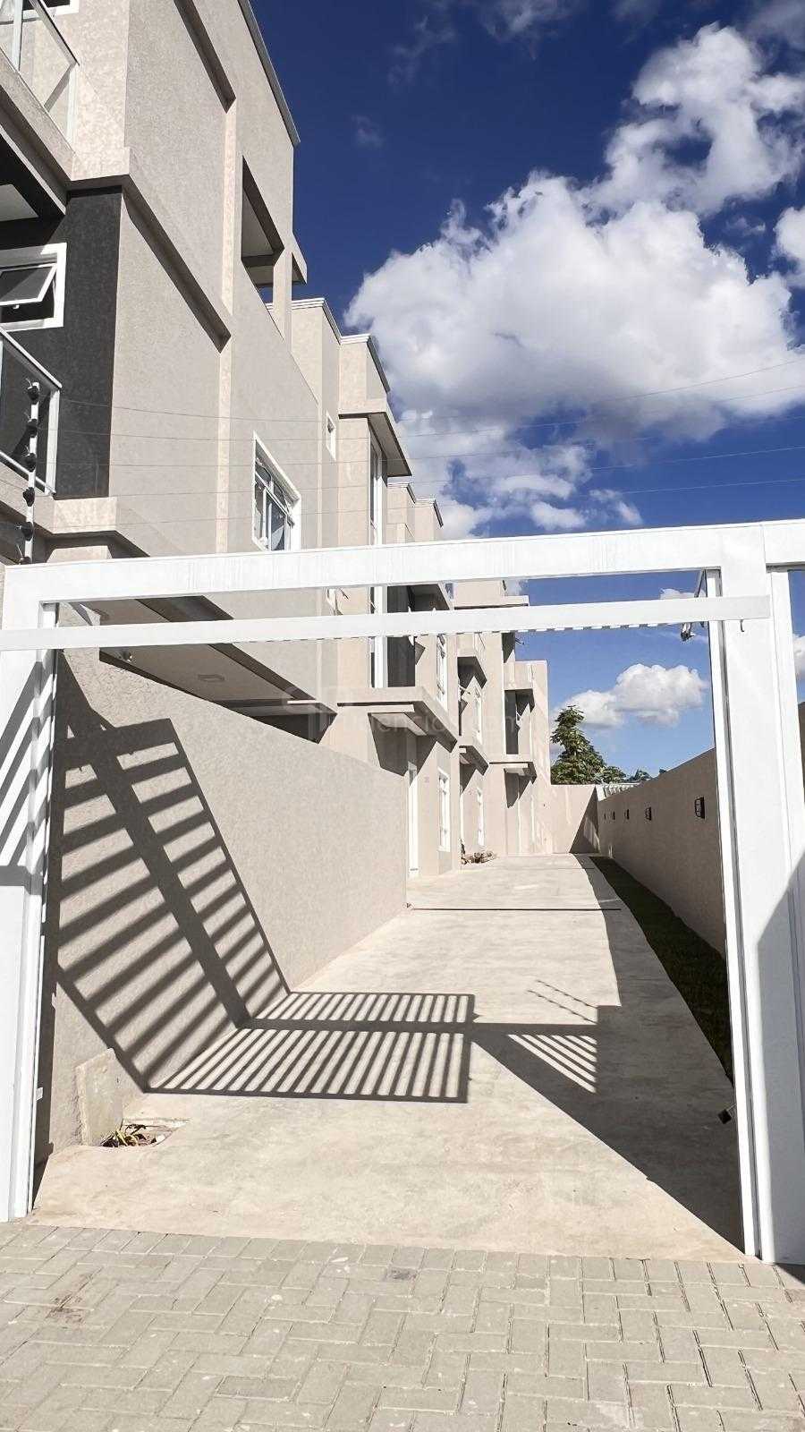 Sobrado no Boqueirão com 3 Quartos, Terraço Gourmet e Acabamen...