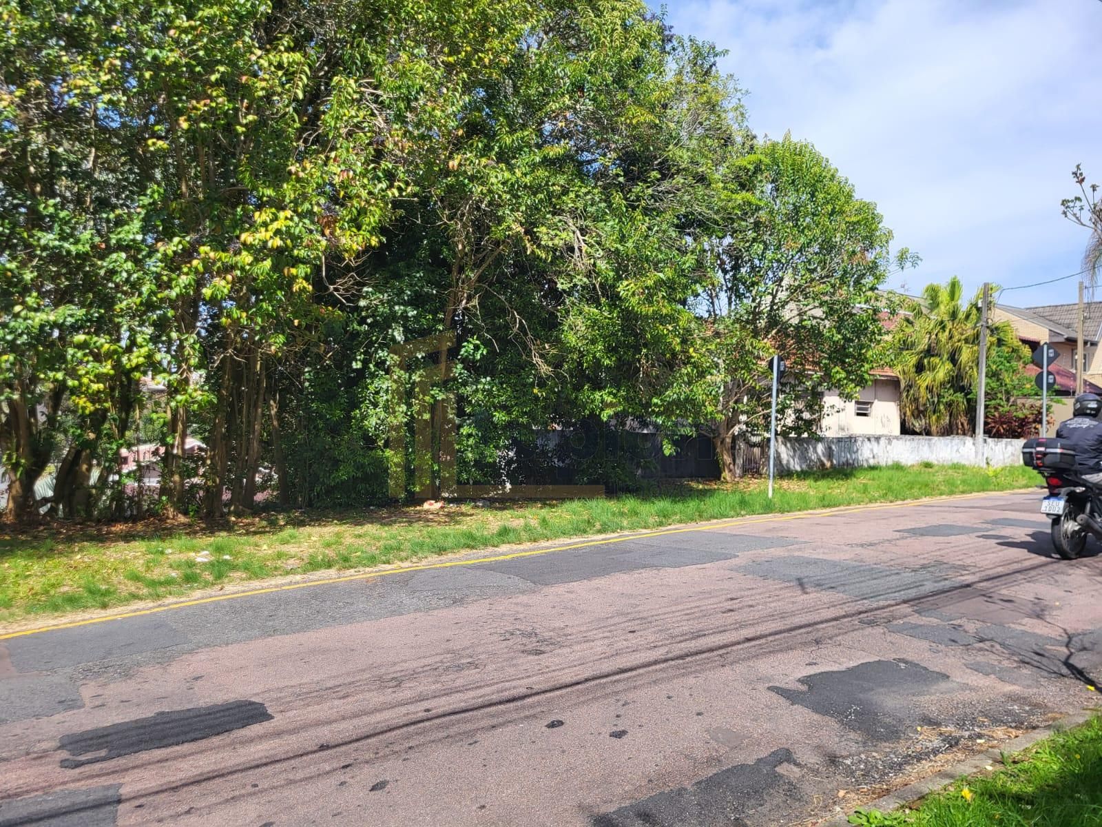 Terreno de Esquina 525 m  no São Lourenço  Localização Nobre e...