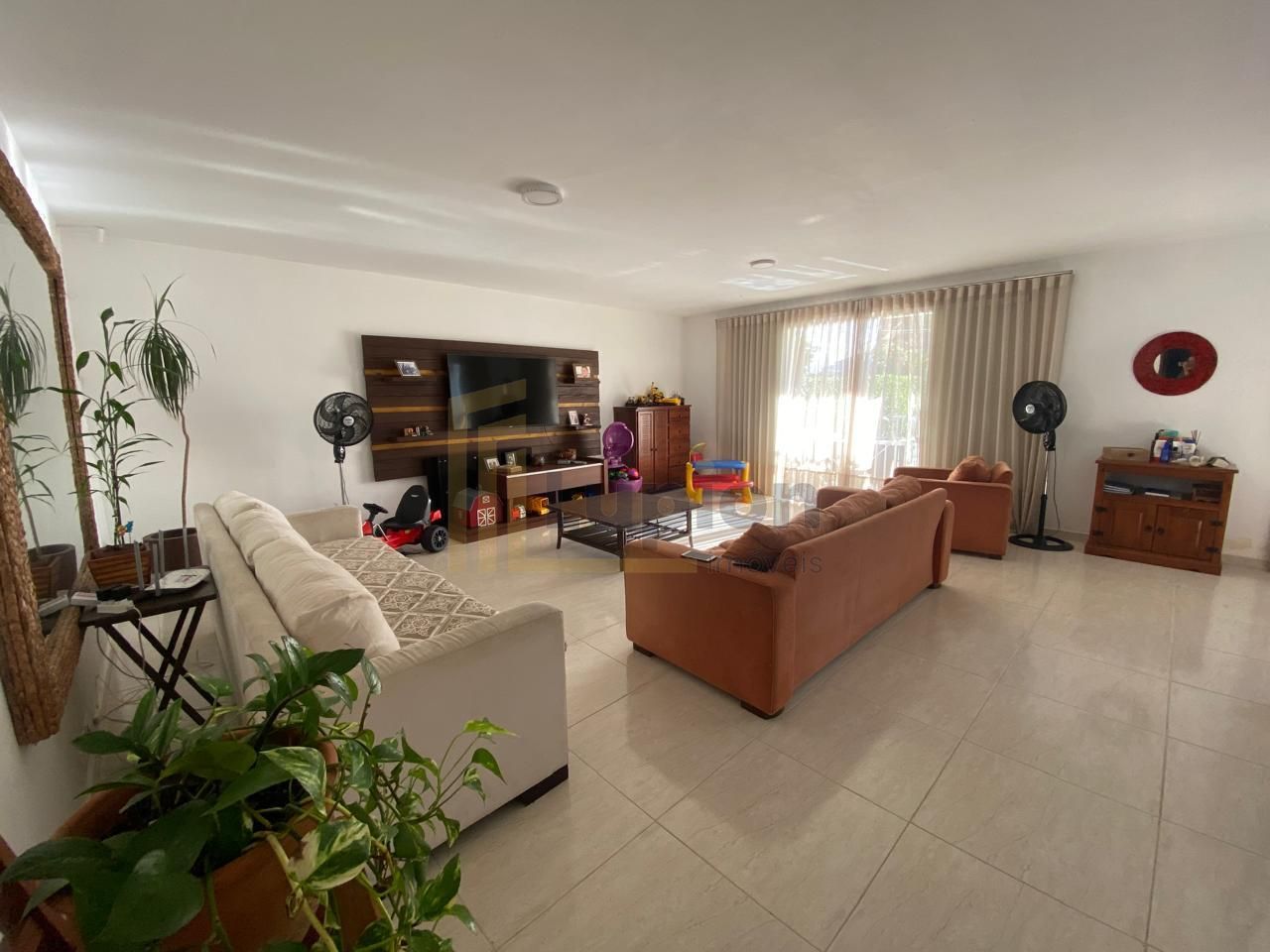 Casa Completa no Litoral  5 Quartos, Edícula, Piscina e Sala C...