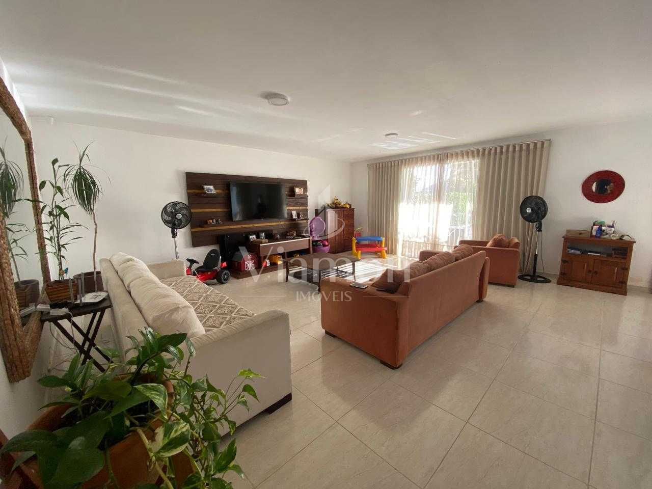 Casa Completa no Litoral  5 Quartos, Edícula, Piscina e Sala C...