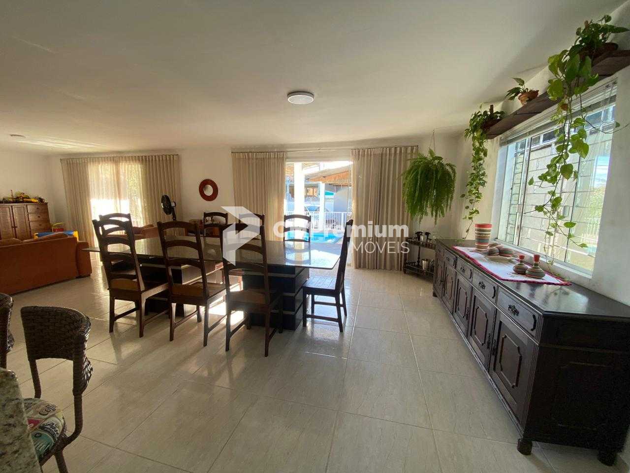 Casa Completa no Litoral  5 Quartos, Edícula, Piscina e Sala C...