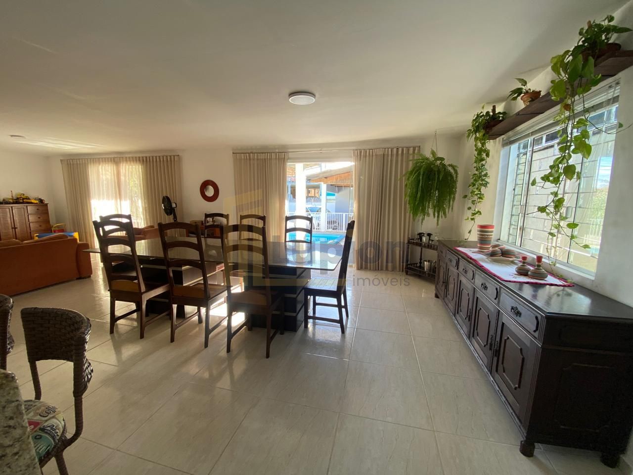 Casa Completa no Litoral  5 Quartos, Edícula, Piscina e Sala C...